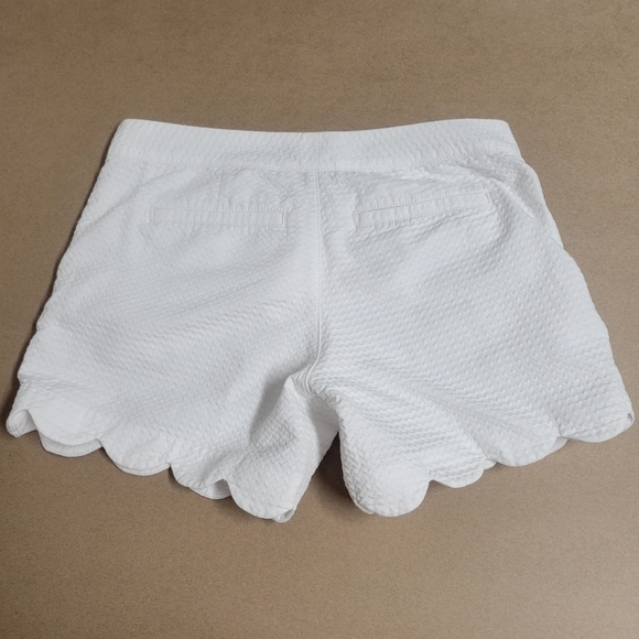 Lilly Pulitzer Buttercup Scalloped Resort White Shorts. - Picture 4 of 11